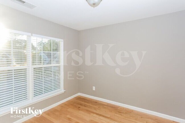 Building Photo - 111 Vance Crescent Dr