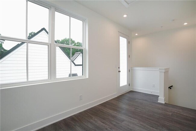 Building Photo - 1815 Gotham Ln NE