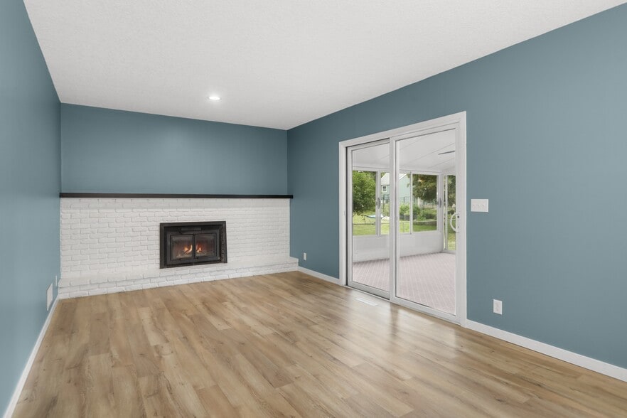 Back Living Room - 2808 Aglen St