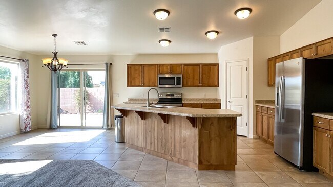 Building Photo - 4 Bedroom Treasure Valley Home Near Crimson High School