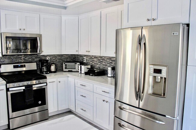 Building Photo - 6752 Carobwood Way