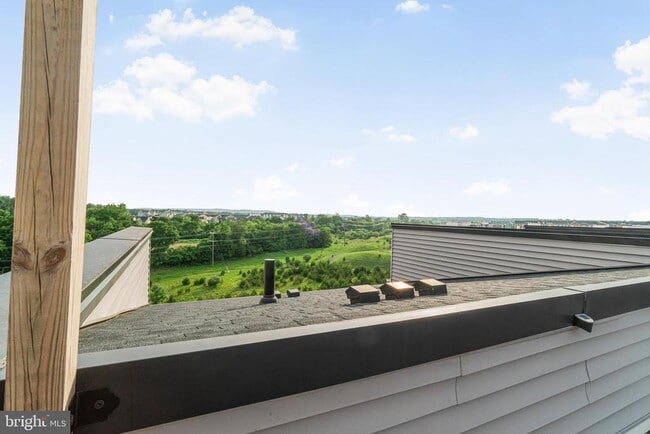 Building Photo - 23619 Waterford Downs Terrace