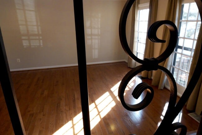 Building Photo - 2925 Espana Ct