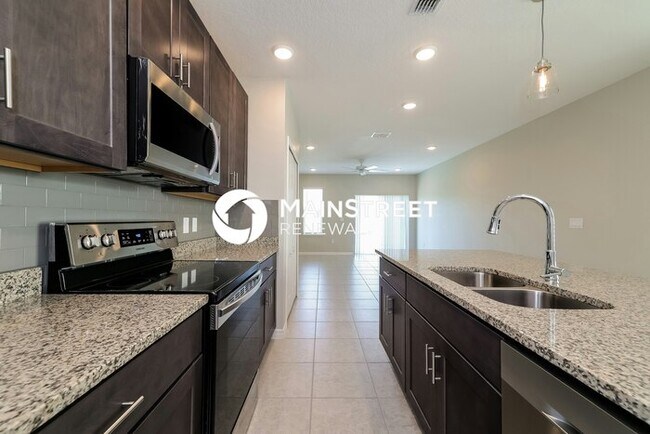 Building Photo - 3 Bedroom Pet-Friendly Home in DAVENPORT, ...