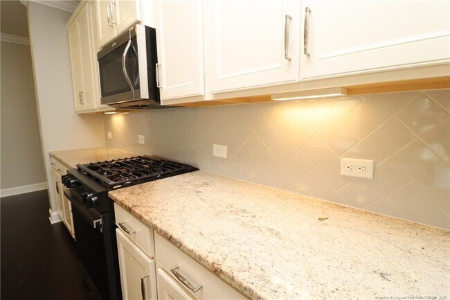 Building Photo - 410 Boscawen Ln