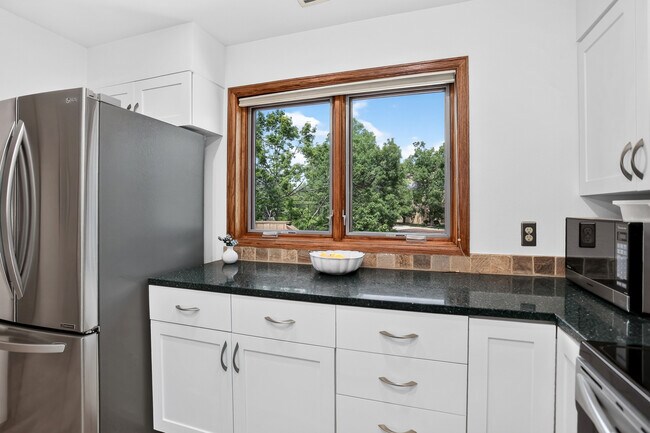 Building Photo - 2938 Kalmia Ave