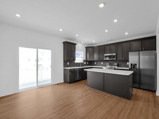 Building Photo - Modern 3 Bed, 2.5 Bath Condo – Spacious, S...