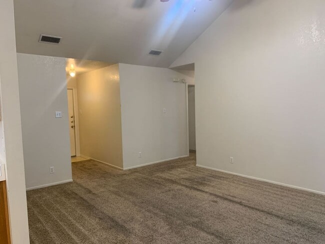 Building Photo - 3 Bdrm 1.5 Bath 1 Car Garage