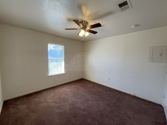 Building Photo - 1006 Circle M Dr