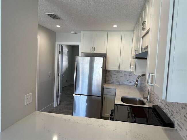 Building Photo - 541 S Peninsula Ave