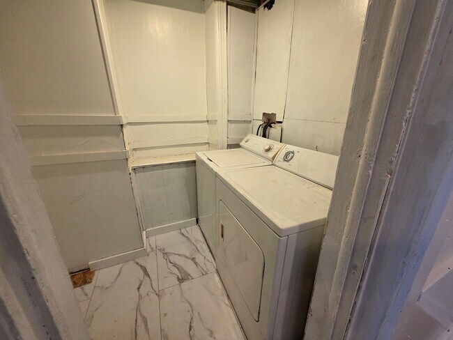 Building Photo - updated 4 bedroom 2.5 Bathroom house for rent