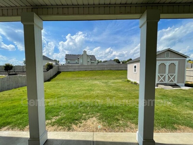 Building Photo - 514 W Holloway Dr