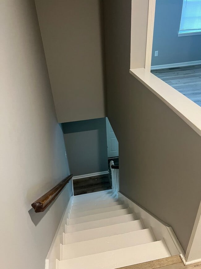 Building Photo - 2 bedroom 1.5 bath townhome