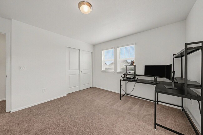 Building Photo - Beautiful spacious four bedroom house!