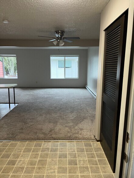 Building Photo - 328 91st Ave NE