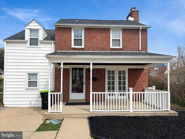 Building Photo - 203 Commonwealth Ave