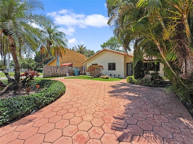 Building Photo - 6714 N Waterway Dr