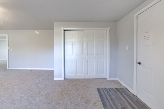 Building Photo - Stunning 4 Bed 3 Bath Home on Quiet Street!