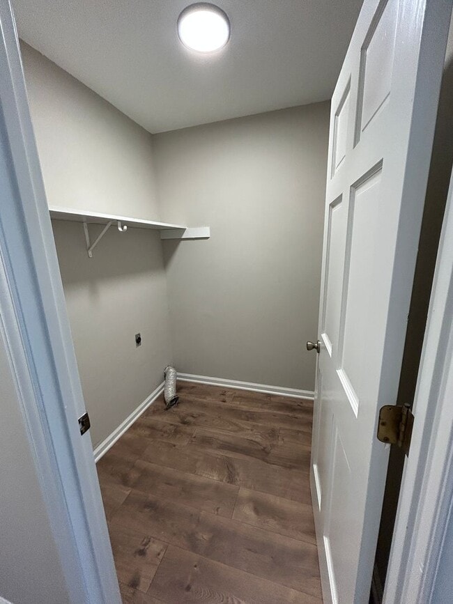 Building Photo - 6528 Thetford Ct