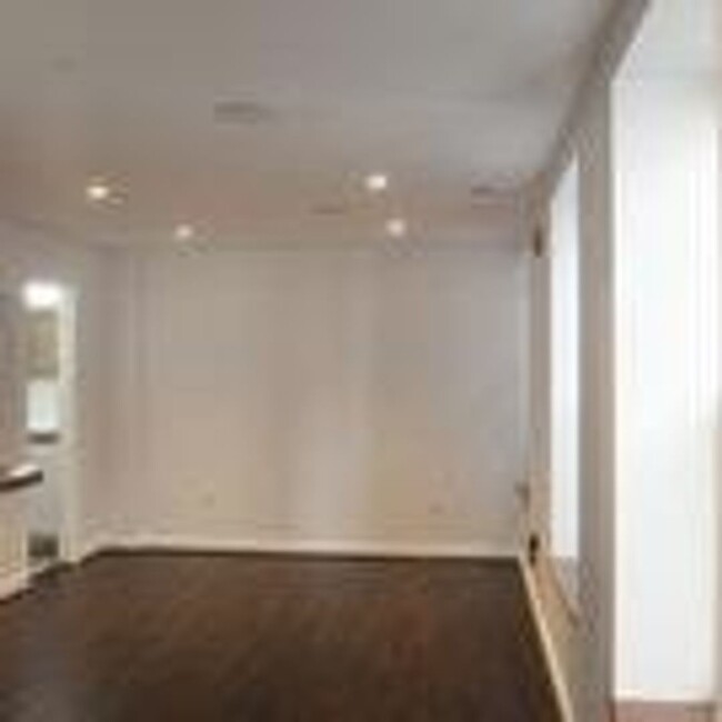 Building Photo - Fantastic Updated 1 bedroom Apartment in A...