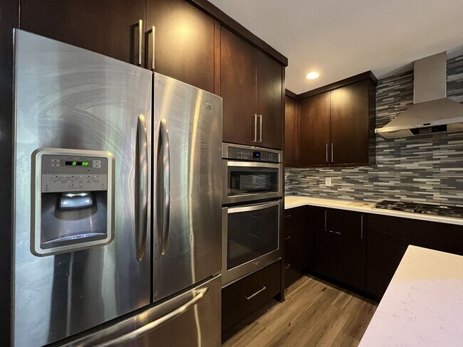 Building Photo - Beautiful 5BD/3BA Home with Soaking Tub, Island Kitchen & Attached 2-Car Garage