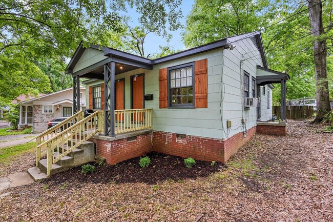 Building Photo - 807 Riverview Dr