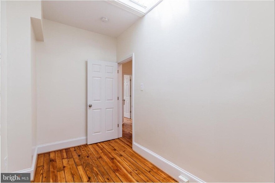 Building Photo - 122 S Loudon Ave