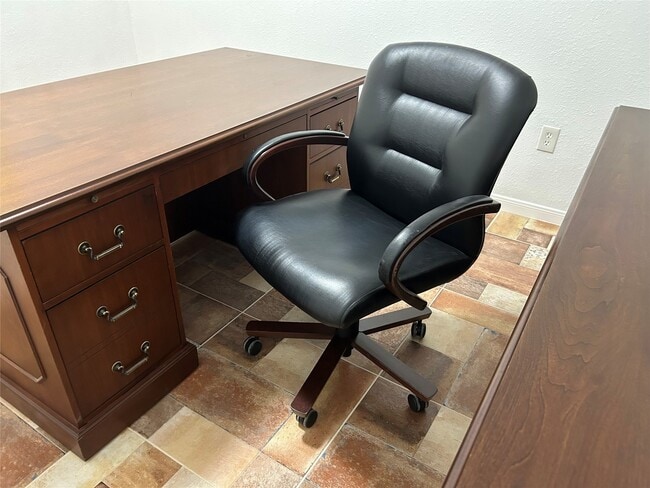 Building Photo - 7424 Lindencrest St