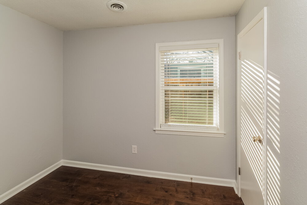 Building Photo - 5691 Briarwood Dr