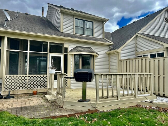 Building Photo - 312 Carriage Ln