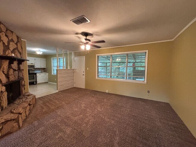 Building Photo - Corner lot in Southern Hills... Lawn included with rent.