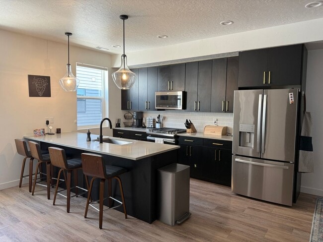 Building Photo - Charming 2BR Townhome in Centerville