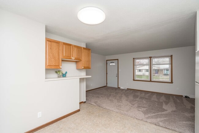 Building Photo - 106 NE Grant St