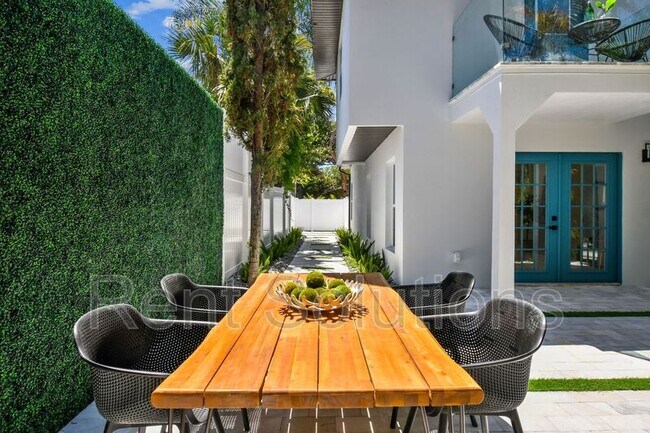 Building Photo - 110 28th Ave N