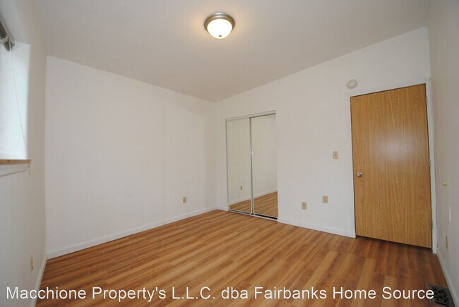Building Photo - 3 br, 1.5 bath House - 2829 Horseshoe Way