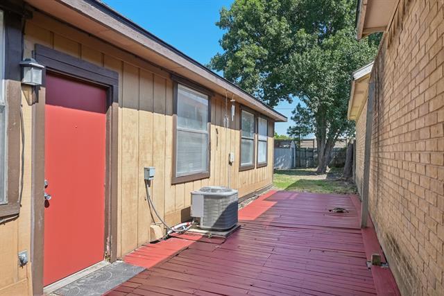 Building Photo - 1221 Wheatfield Dr