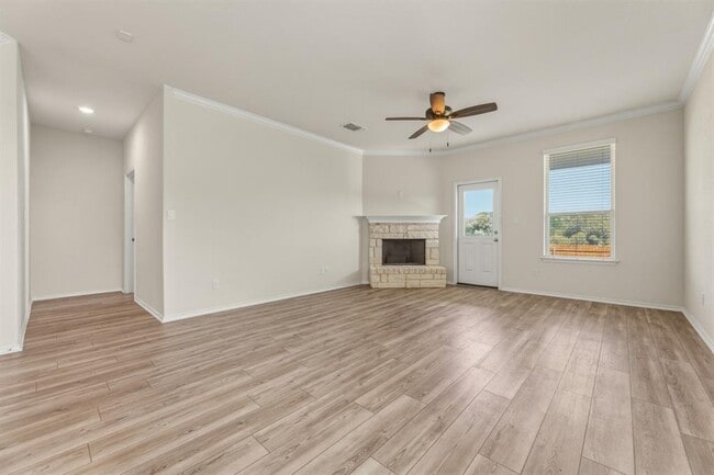 Building Photo - 428 English Oak St