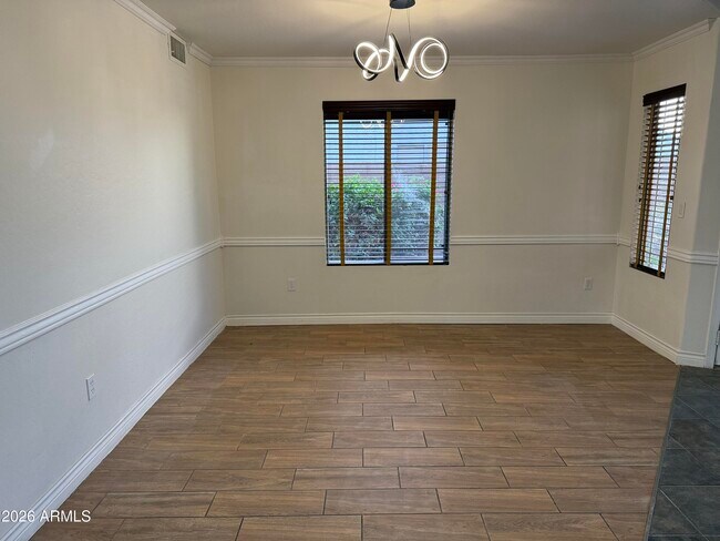 Building Photo - 518 W Scott Ave