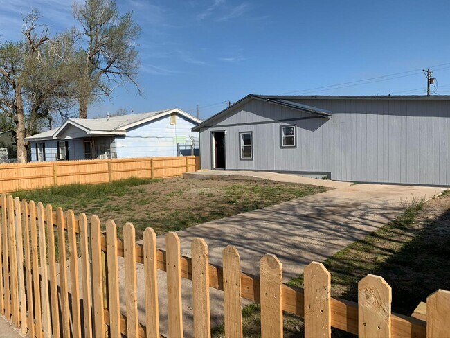 Building Photo - 1507 E 16th St