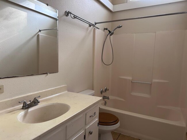 Building Photo - 114 Thorne Rd