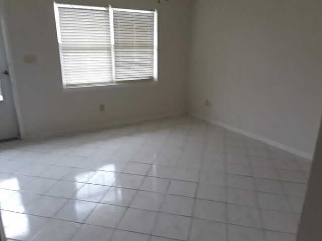 Building Photo - 440 Myrtlewood Cir