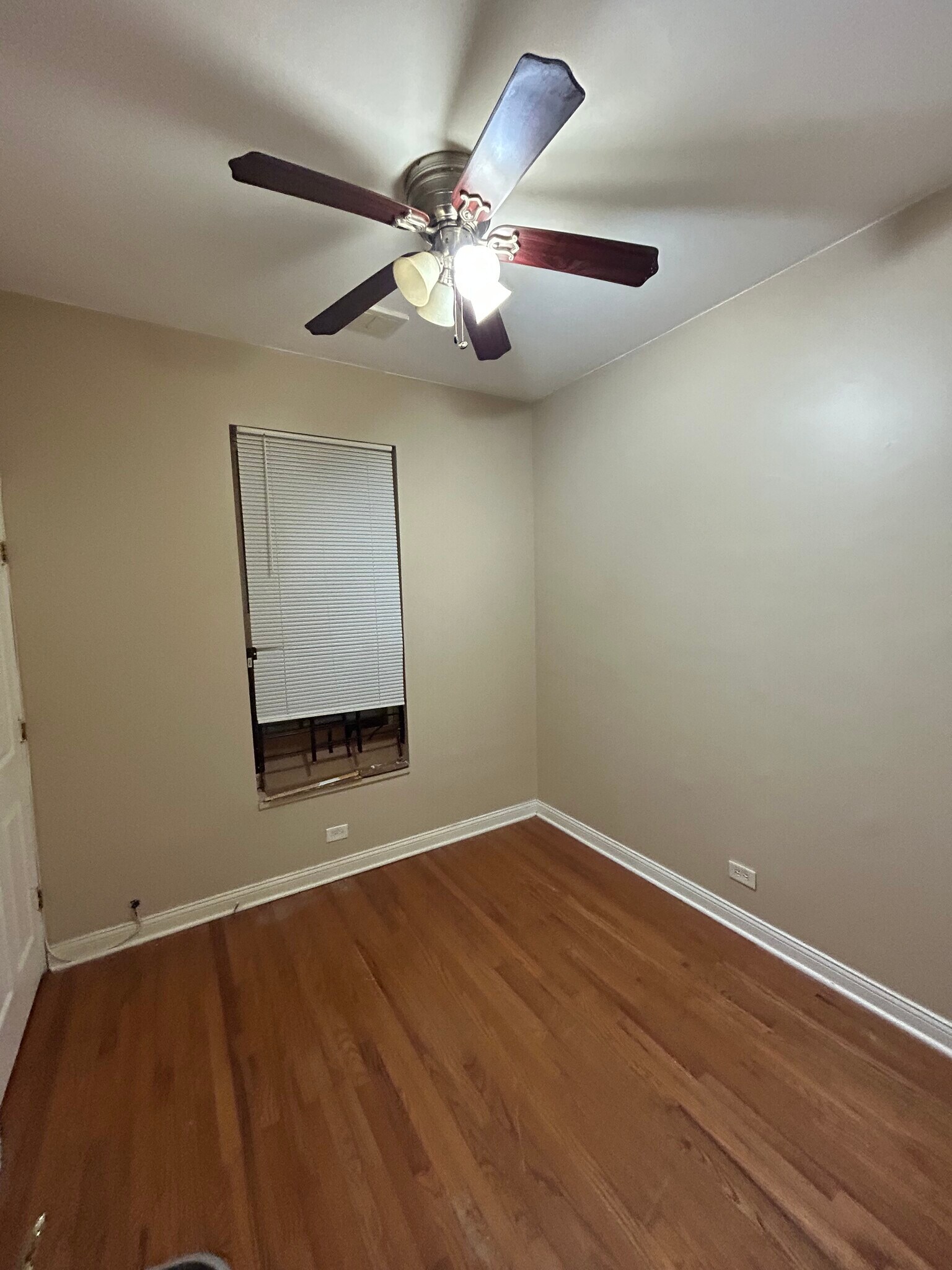 Building Photo - 6630 S Ingleside Ave