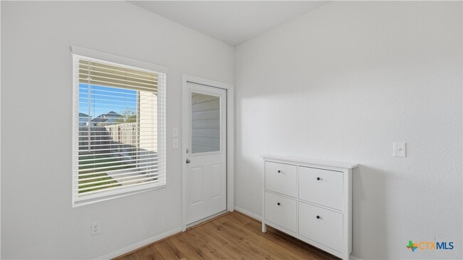 Building Photo - 324 Kenai Dr