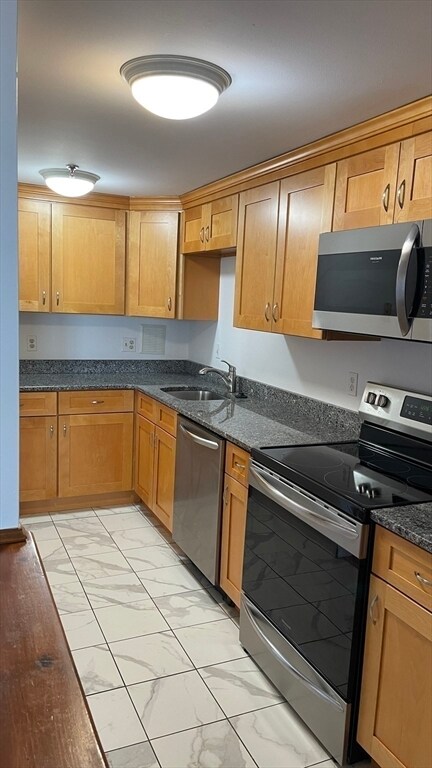 Building Photo - 200 Market St