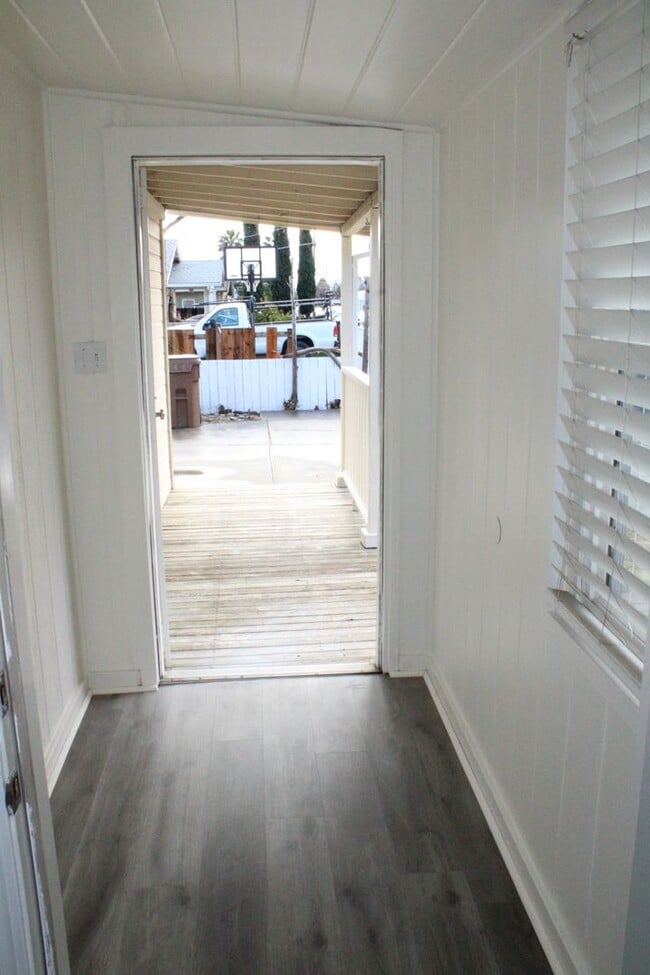 Building Photo - 2 Bedroom, 1 Bathroom Single Story House in Antioch with Garage and Side Yard Access