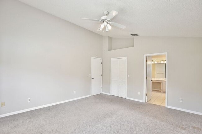 Building Photo - Stunning 3/2 Home with a Spacious 2 Car Ga...