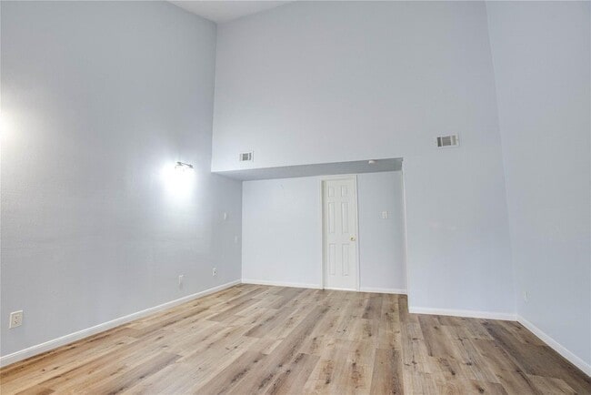 Building Photo - 605 Jeff Davis Ct