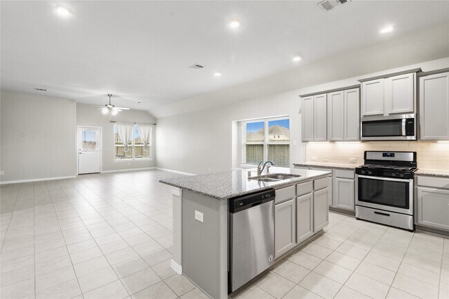 Building Photo - 131 San Jacinto Dr