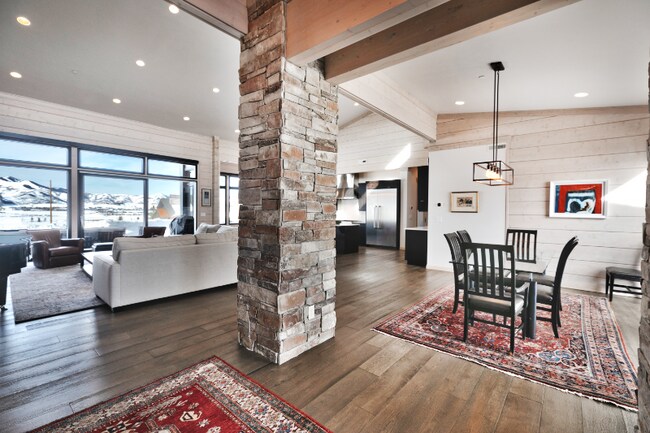 Building Photo - 5895 Dakota Trail