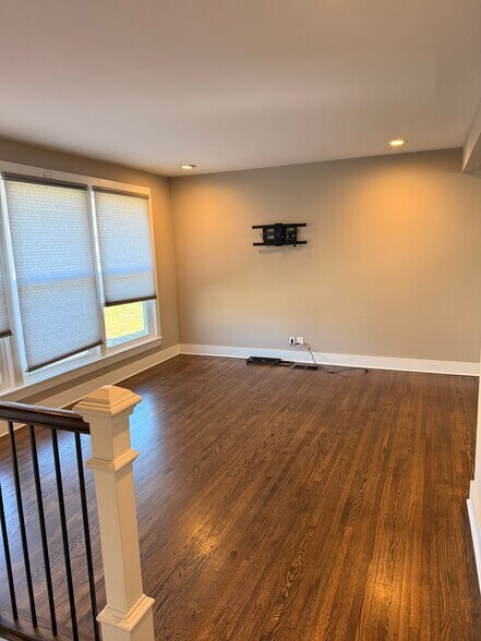 Building Photo - 237 Eisenhower Dr